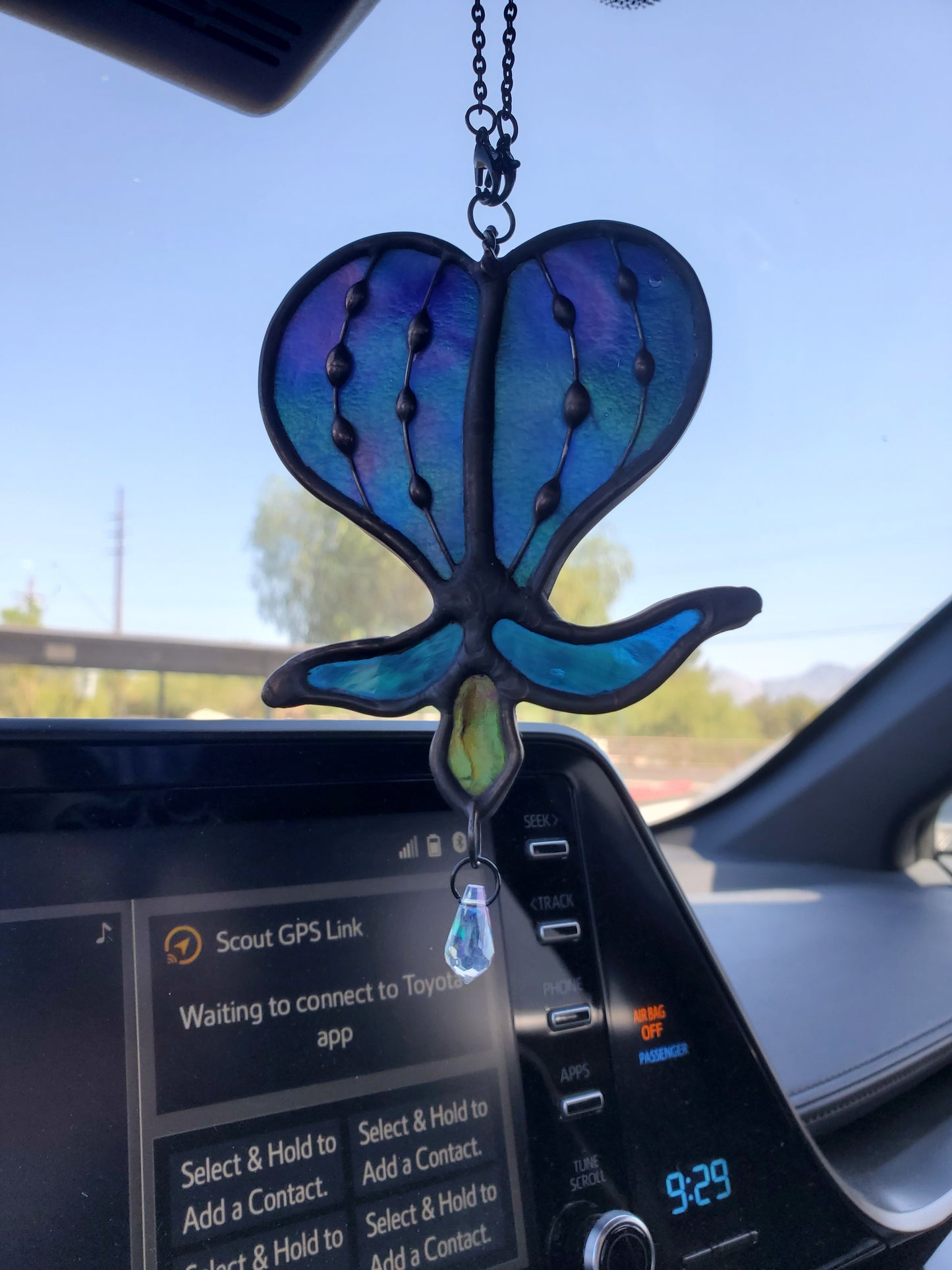 Bleeding heart flower rear view mirror car hangers